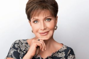 «В 73 лет нужно быть скромнее»: Смелое фото Прокловой вызывало нелестные комментарии