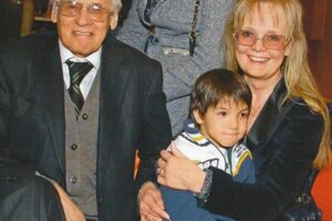 «Подарок небес»: когда мужу Белохвостиковой было 80, а ей 56, они усыновили 3-летнего мальчика