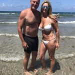 В 68 лет я надела бикини и выложила фото с мужем. Комментарий невестки заставил меня действовать