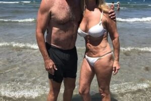 В 68 лет я надела бикини и выложила фото с мужем. Комментарий невестки заставил меня действовать